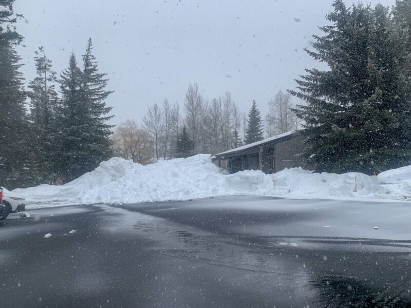 This large roof avalanche released in Ketchum. It could have easily buried a vehicle or multiple people. 