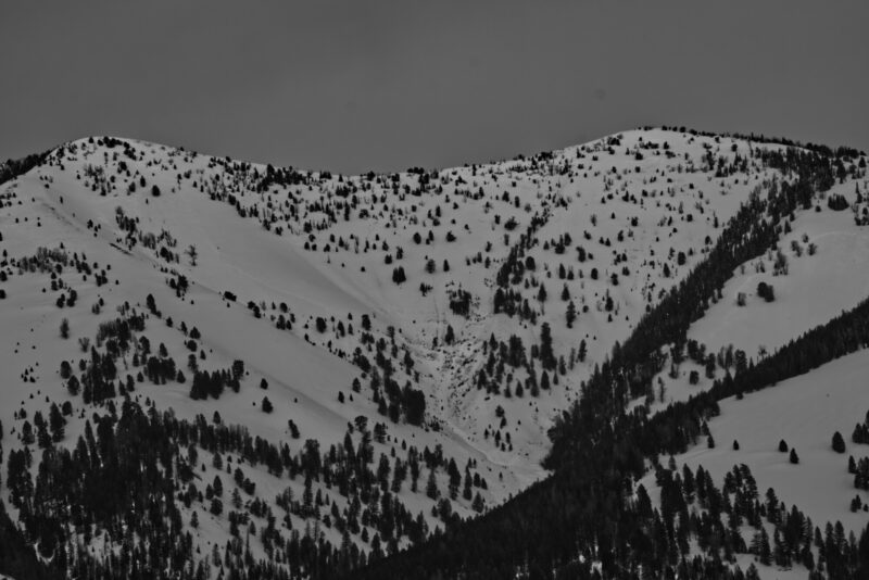 (3/18/23) A very large avalanche occurred on a W-SW facing bowl near Horton Peak. There are multiple crowns across the bowl. 