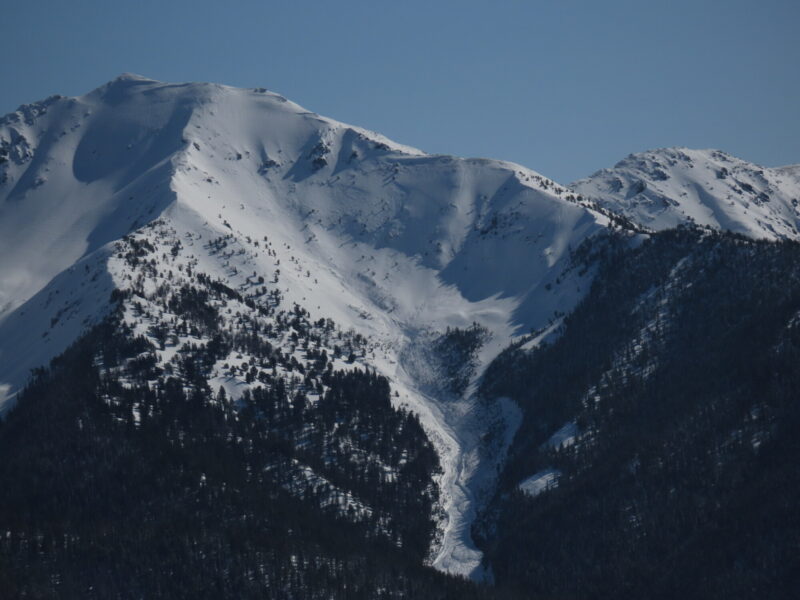 Very large avalanche in SW bowl of Galena Peak.