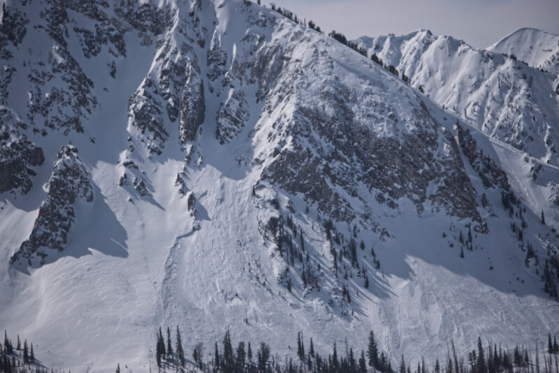 (3/18/23) A very large avalanche occurred on a N-NE slope around 9600'.